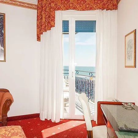 Hotel Napoleon 4*