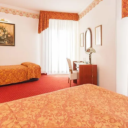 Hotel Napoleon 4*
