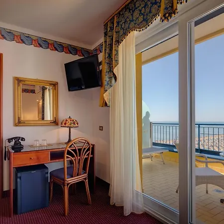 Hotel Napoleon 4*